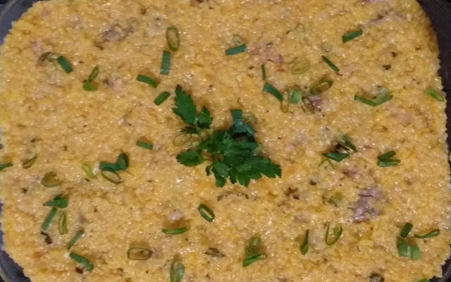 Quirerinha com carne suína 