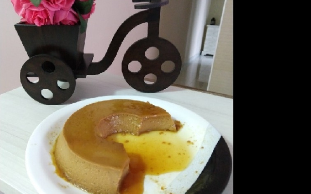 Pudim de doce de leite e café
