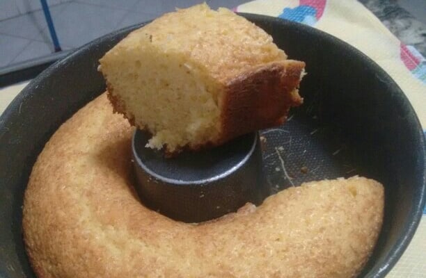 Bolo de laranja com cobertura de chocolate