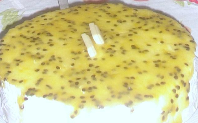 Bolo de maracujá trufado