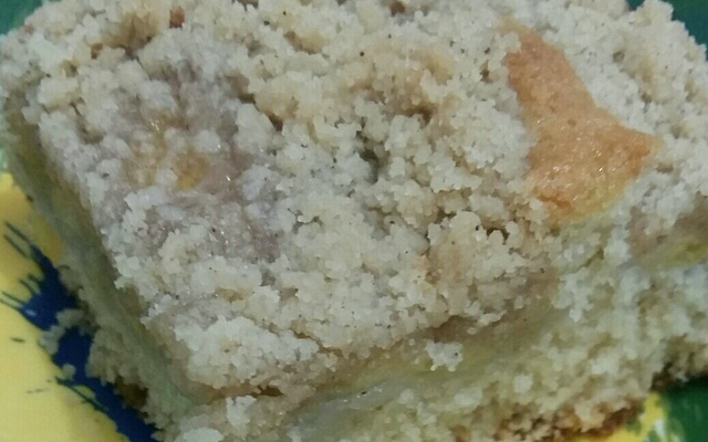 Cuca de banana com farofa