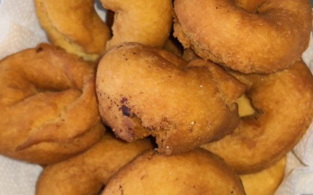 Biscoito frito de trigo