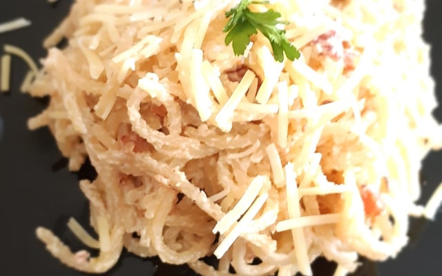 Macarrão à carbonara italiano