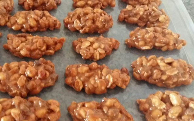 Pé de moleque de leite condensado