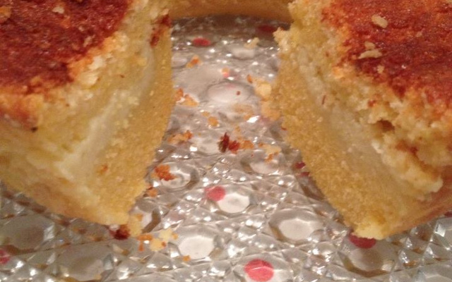 Bolo de fubá cremoso com queijo