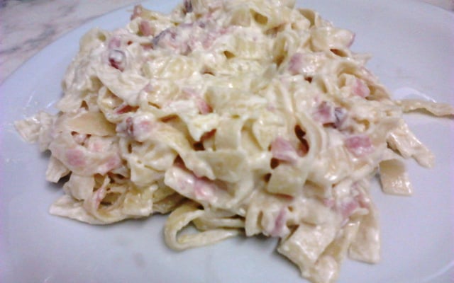 Macarrão ao molho branco