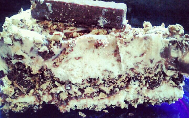 Torta de brigadeiro, sorvete e bis