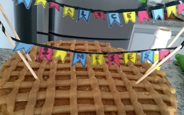 Massa de bolo branco de aniversário