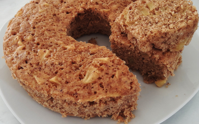 Bolo de maçã (liquidificador e micro-ondas)