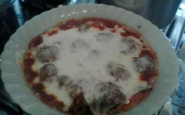 Almôndegas gratinadas com purê de batatas