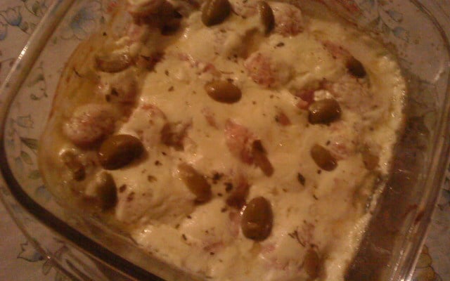 Linguiça de frango no forno ao molho branco