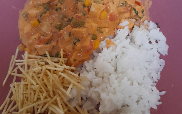 Estrogonofe de frango desfiado