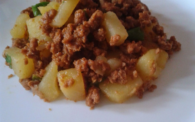 Carne de soja com batatas