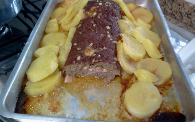 Rocambole de carne moída