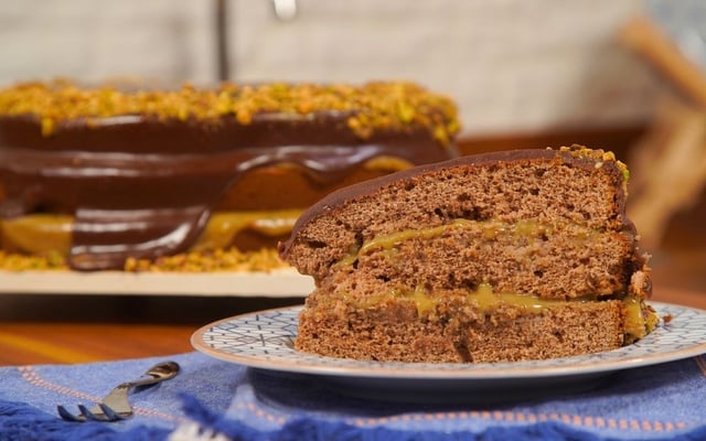 Bolo de chocolate com pistache