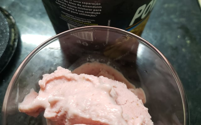 Sorvete de morango proteico