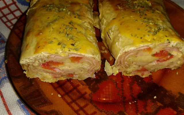 Rocambole de massa de Pastel