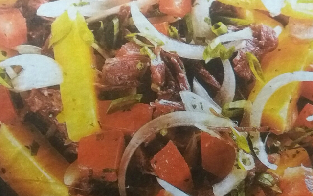 Salada de mandioca e carne-seca