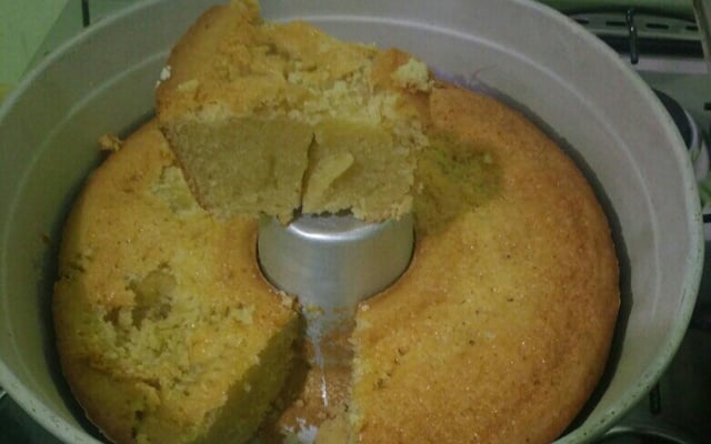 Bolo de farinha de trigo cremoso