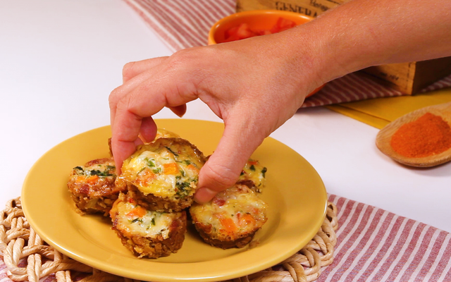 Muffin de carne com ovo