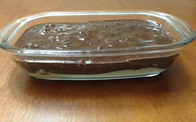 Pavê de chocolate com biscoito champagne