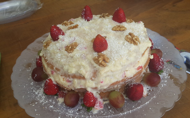 Naked cake de morango e doce de leite (Pâns)