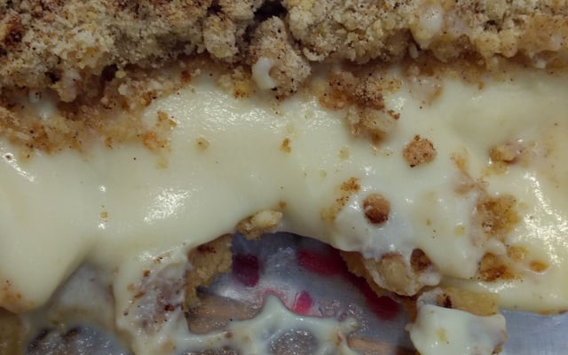 Cuca de leite condensado e farofa