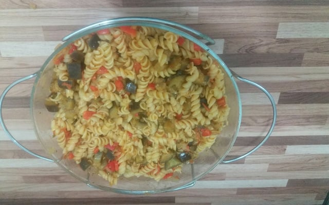 Macarrão rápido com beringela e mussarela