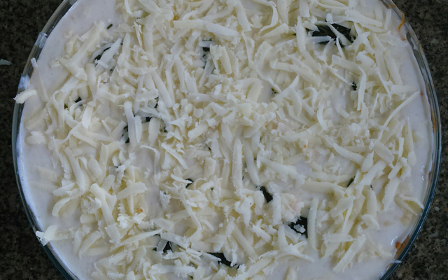 Escondidinho de mandioca com recheio de frango