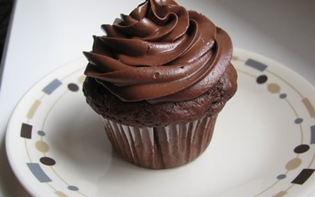 Mousse de maracujá no copinho de chocolate