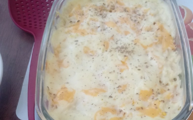 Macarrão com presunto e molho branco
