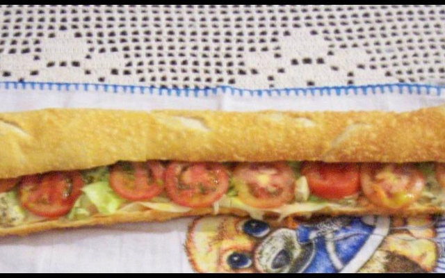 Sanduíche de metro ao molho de estrogonofe