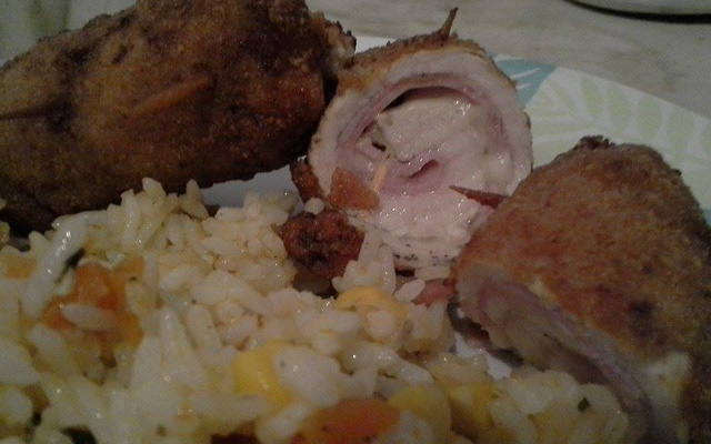 Rolês de frango recheado