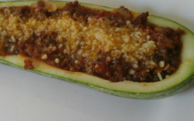 Canoa de abobrinha recheada com carne moída