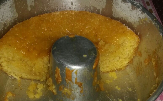 Bolo com laranja inteira