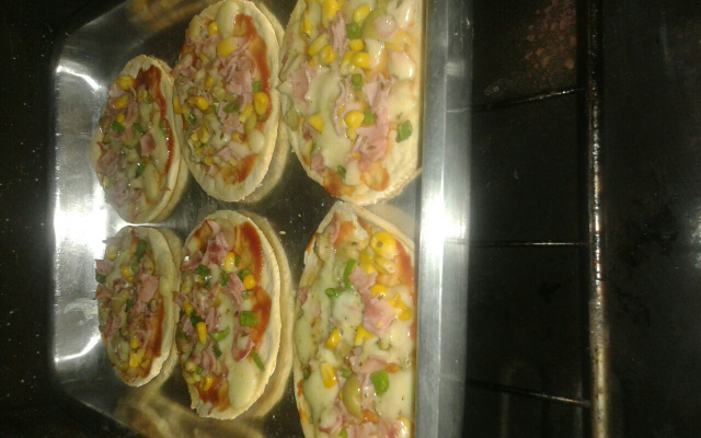 Minipizza de queijo e presunto