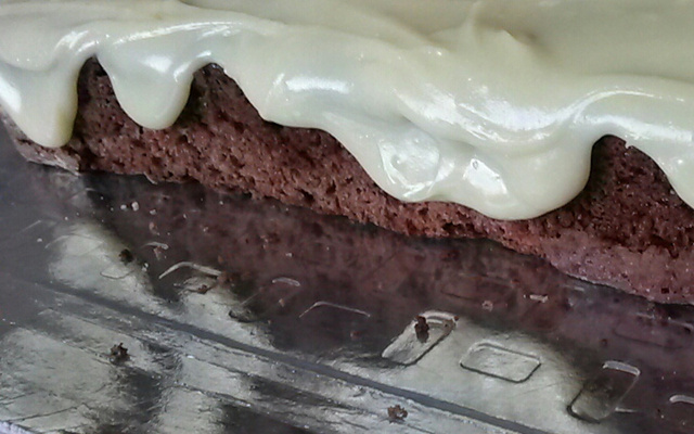 Bolo de Oreo com cobertura de leite em pó