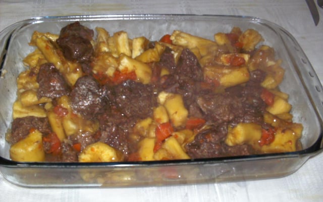 Carne com mandioca