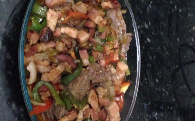 Carne assada com bacon ao molho de cerveja