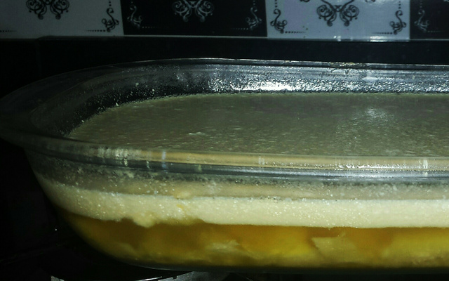 Gelatina de abacaxi com creme de leite