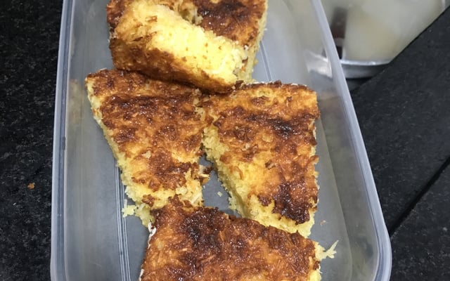 Bolo de madioca com leite condensado