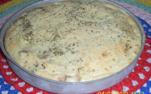 Torta salgada de atum e queijo