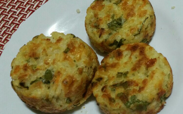 Bolinho de arroz com espinafre no forno