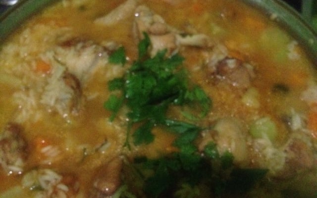 Canja caipira com legumes