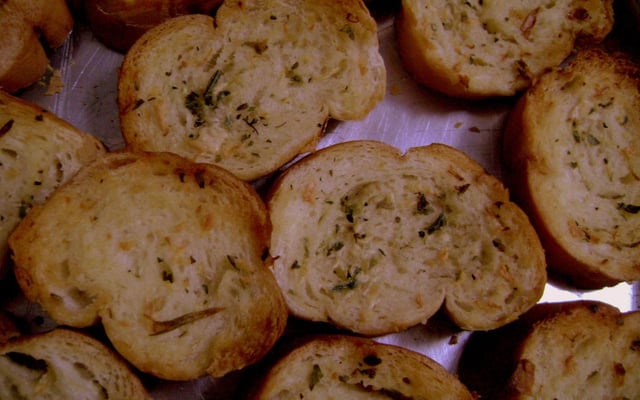 Pasta de alho para torradas