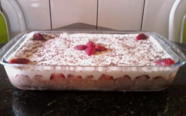 Pavê de morangos da Rê