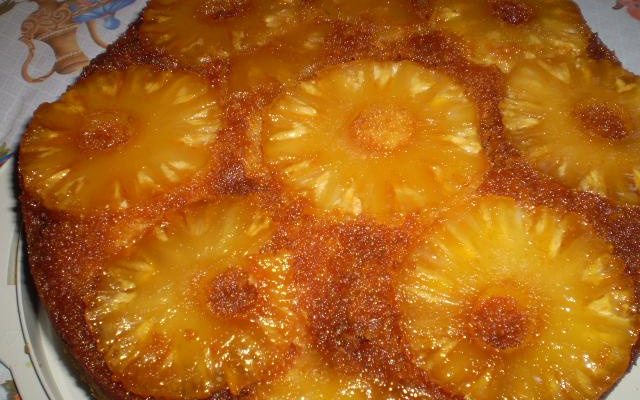 Bolo de abacaxi caramelizado