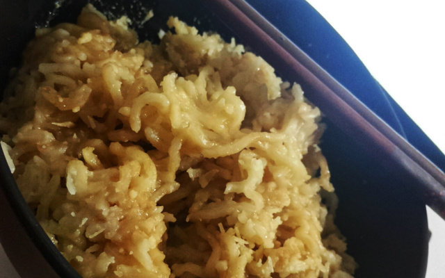 Macarrão instantâneo com queijo ao shoyu