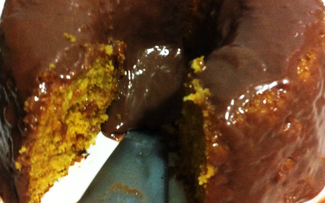 Bolo de cenoura e laranja