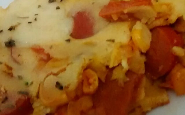 Torta de liquidificador com recheio de salsicha